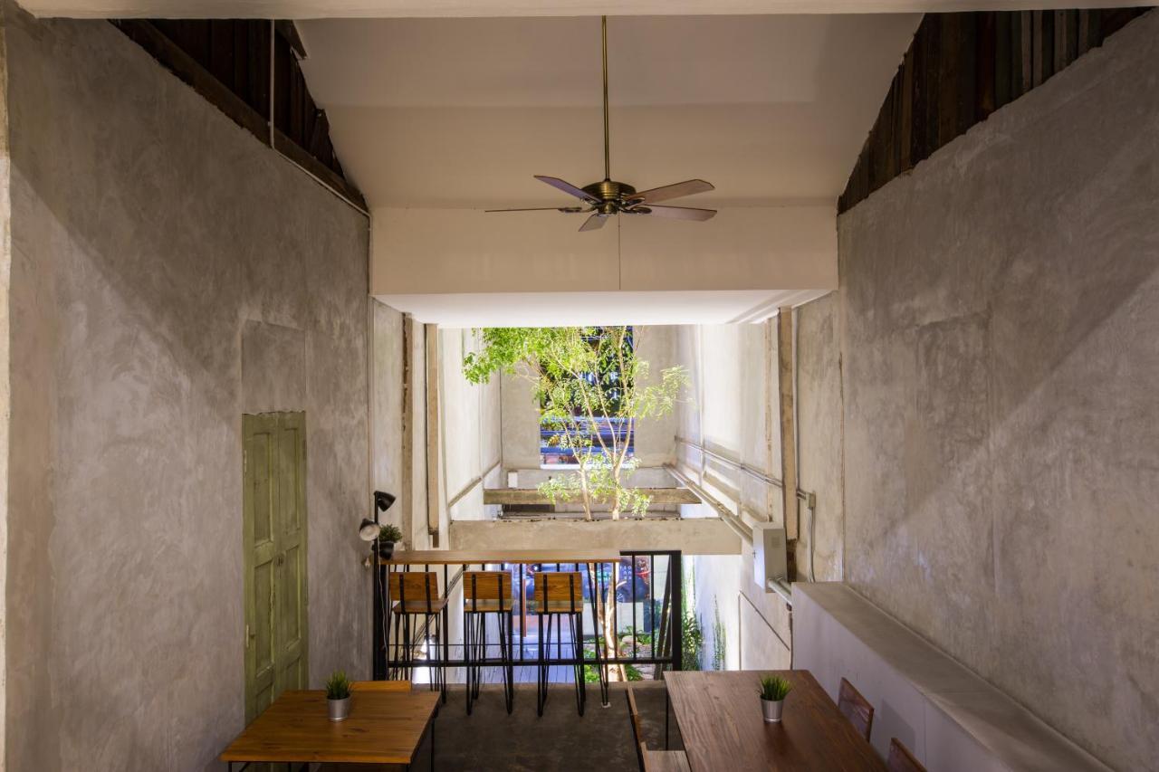 Lost Inn Bkk Banguecoque Exterior foto